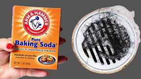 She Puts Baking Soda To Unclog The Shower Drain Instantly!